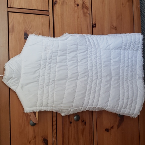 North Face Reversable Vest - Picture 3 of 6
